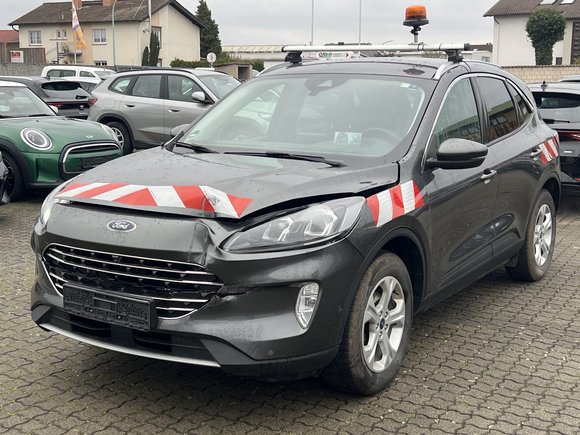 Skats no kreisās puses priekšā