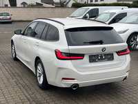 Vaade tagant vasakult