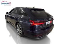 Skats no kreisās puses aizmugurē