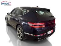 Skats no kreisās puses aizmugurē