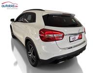 Skats no kreisās puses aizmugurē