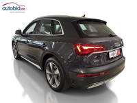 Skats no kreisās puses aizmugurē