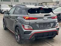 Skats no kreisās puses aizmugurē