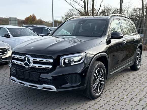 Skats no kreisās puses priekšā