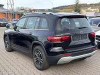 Skats no kreisās puses aizmugurē