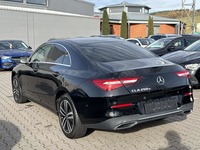 Skats no kreisās puses aizmugurē