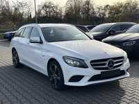 Skats no labās puses priekšā