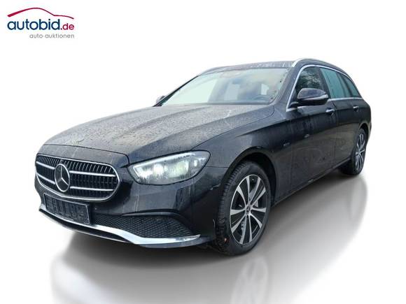 Skats no kreisās puses priekšā