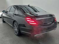 Skats no kreisās puses aizmugurē