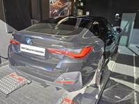 Pogled od pozadi desno