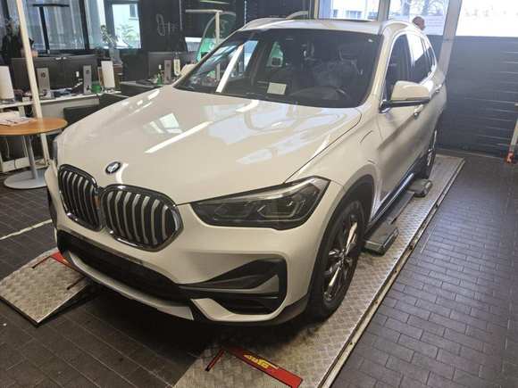 Вид спереди слева