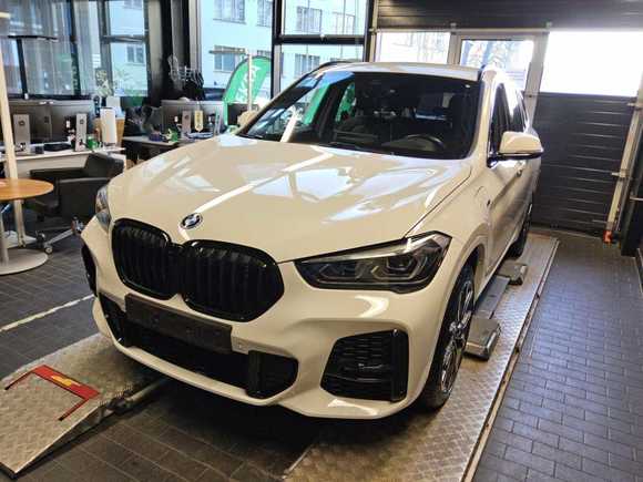 Вид спереди слева