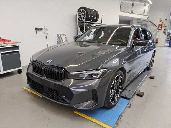 Skats no kreisās puses priekšā