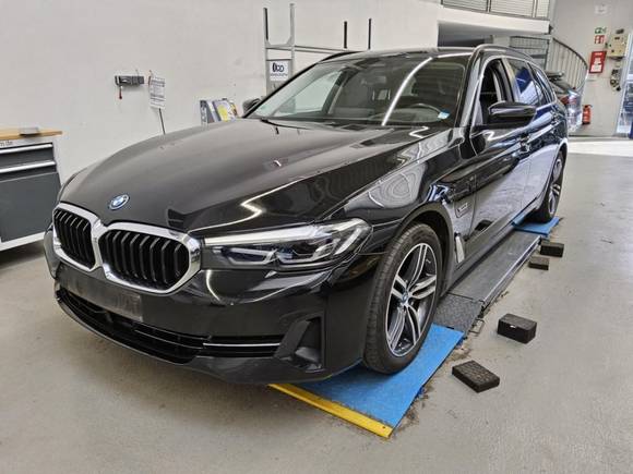 Skats no kreisās puses priekšā