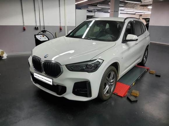 Skats no kreisās puses priekšā