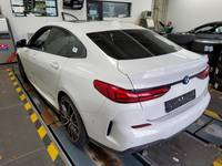 Skats no kreisās puses aizmugurē