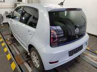 Skats no kreisās puses aizmugurē