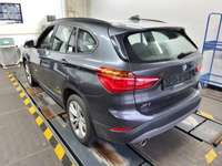 Skats no kreisās puses aizmugurē