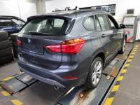 Skats no labās puses aizmugurē