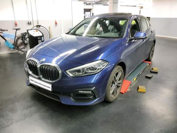 Skats no kreisās puses priekšā