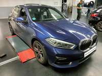 Skats no labās puses priekšā