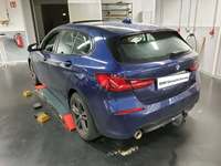 Skats no kreisās puses aizmugurē