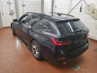 Vaade tagant vasakult