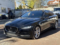 Skats no kreisās puses priekšā