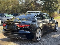 Skats no labās puses aizmugurē