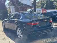 Skats no kreisās puses aizmugurē