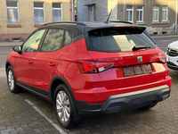 Skats no kreisās puses aizmugurē