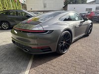 Skats no labās puses aizmugurē