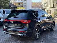 Skats no labās puses aizmugurē