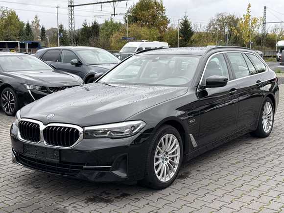 Skats no kreisās puses priekšā