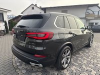 Skats no labās puses aizmugurē