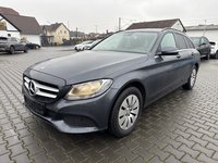 Skats no kreisās puses priekšā