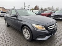 Skats no labās puses priekšā