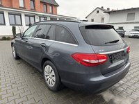 Skats no kreisās puses aizmugurē