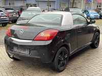 Skats no labās puses aizmugurē