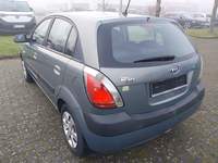 Вид сзади слева