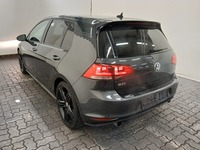 Vaade tagant vasakult