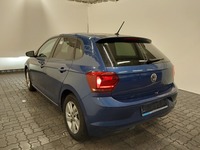 Vaade tagant vasakult