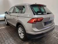 Vaade tagant vasakult