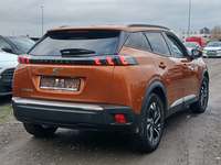 Skats no labās puses aizmugurē