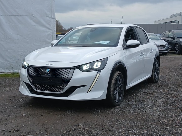 Skats no kreisās puses priekšā