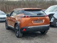 Skats no kreisās puses aizmugurē