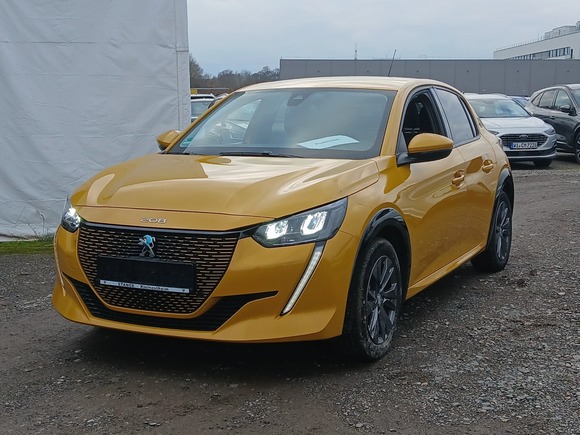 Skats no kreisās puses priekšā