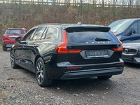 Skats no kreisās puses aizmugurē