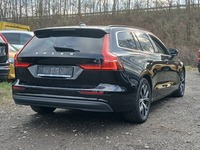 Skats no labās puses aizmugurē