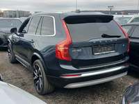 Skats no kreisās puses aizmugurē